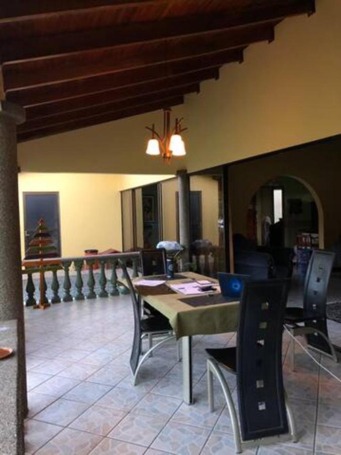 Linda Casa De Verano Con Amplias Zonas Verdes San Isidro De El General Esterno foto