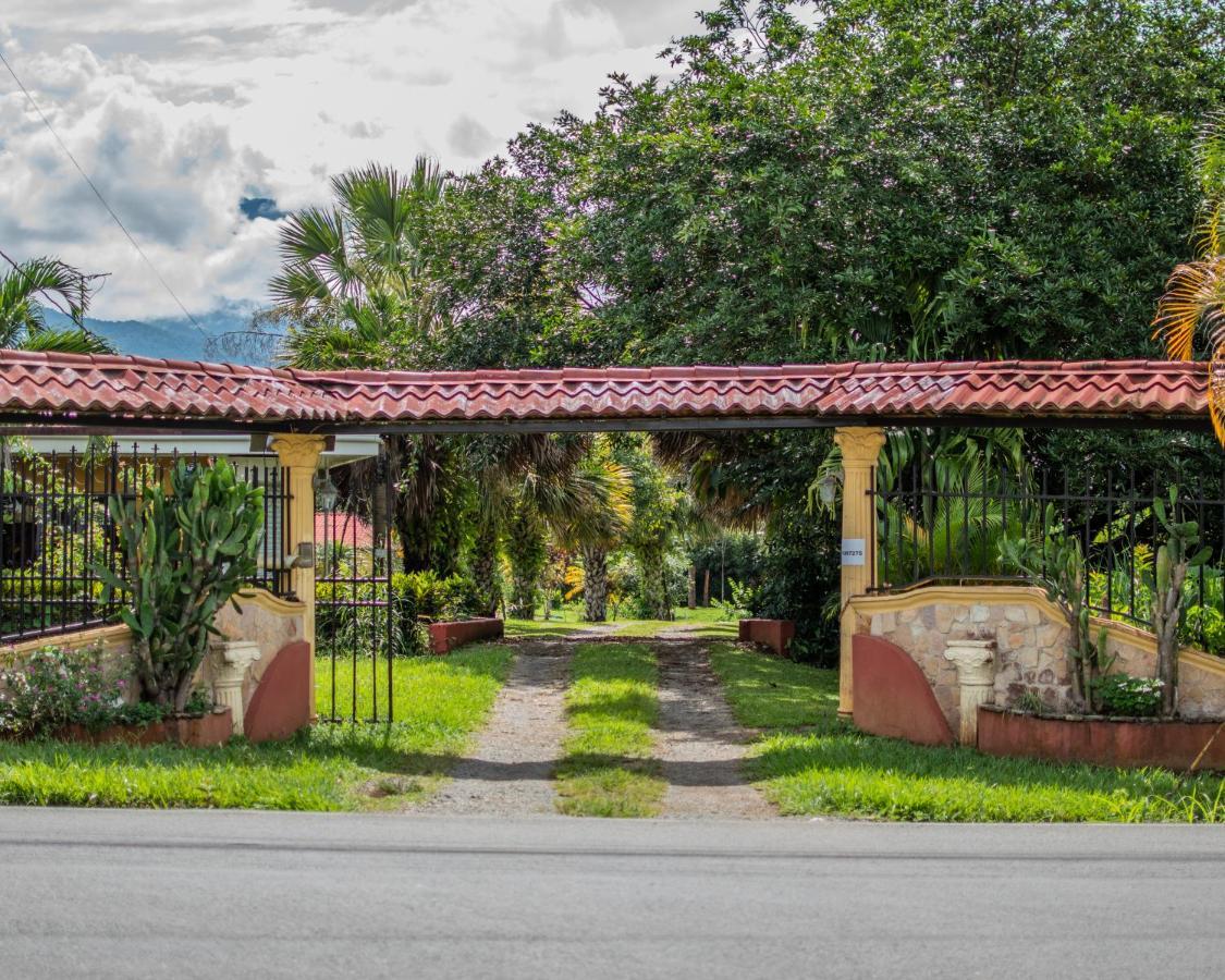 Linda Casa De Verano Con Amplias Zonas Verdes San Isidro De El General Esterno foto