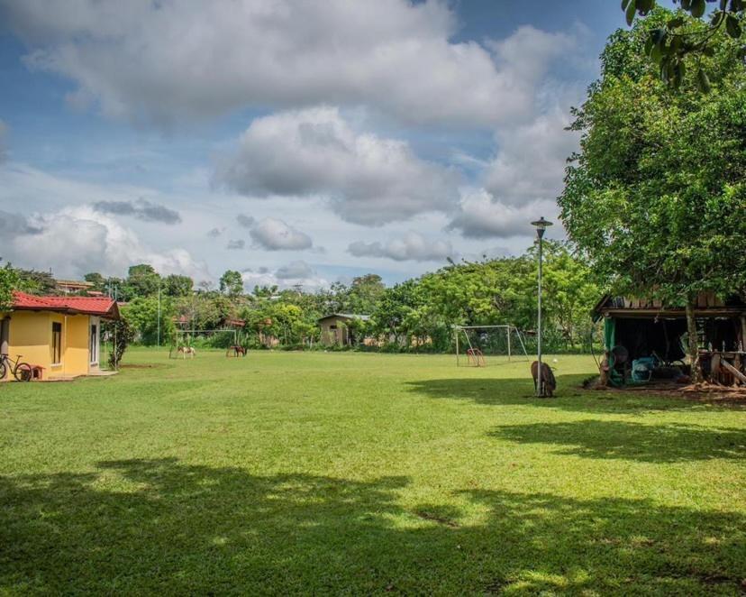 Linda Casa De Verano Con Amplias Zonas Verdes San Isidro De El General Esterno foto