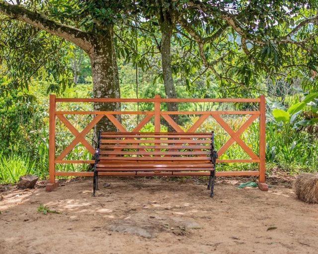 Linda Casa De Verano Con Amplias Zonas Verdes San Isidro De El General Esterno foto