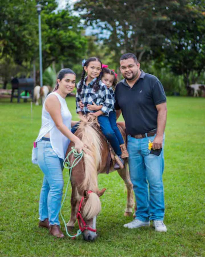 Linda Casa De Verano Con Amplias Zonas Verdes San Isidro De El General Esterno foto